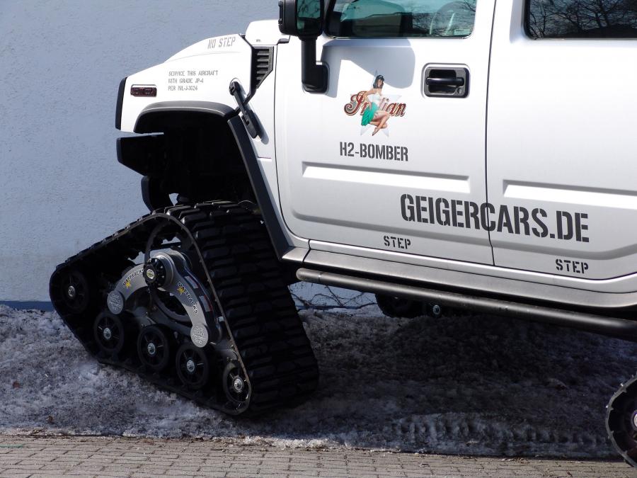 Детали экстерьера Hummer H2 Bomber by GeigerCars 2010 года  (фото 2 из 12)